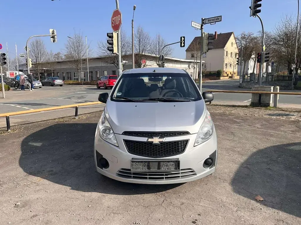 Gebraucht Chevrolet Spark 68 PS (50 kW) 2010 Argon silber/ice silver (m2) Kleinwagen