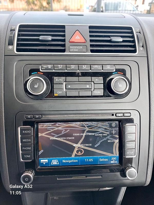 Gebraucht VW Touran Style 105 PS (77 kW) 2012 Gold Van / Kleinbus