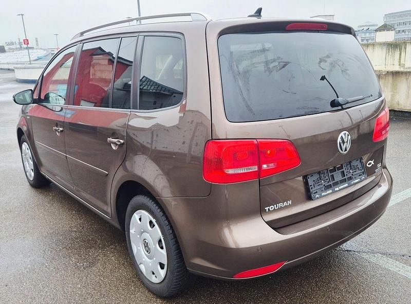 Gebraucht VW Touran Match 105 PS (77 kW) 2012 Braun Van / Kleinbus
