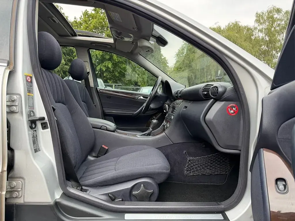 Gebraucht Mercedes C180 Elegance 143 PS (105 kW) 2004 Brillantsilber Kombi
