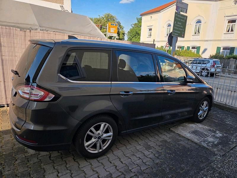 Gebraucht Ford Galaxy Titanium 150 PS (110 kW) 2021 Grau Van / Kleinbus