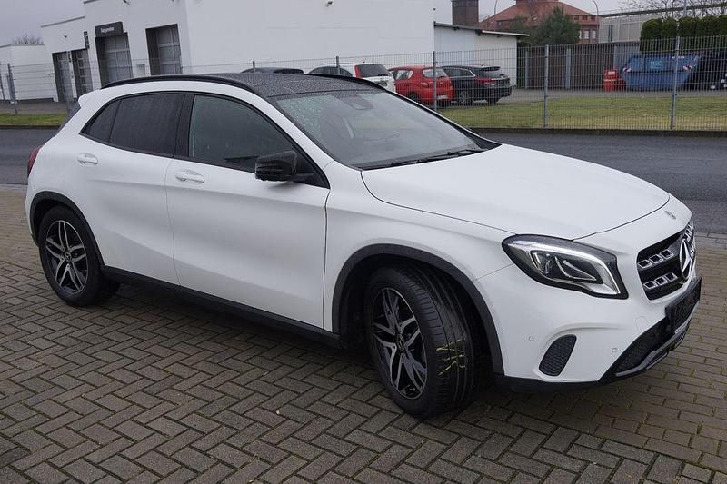 Gebraucht Mercedes GLA180 122 PS (89 kW) 2018 Weiß SUV
