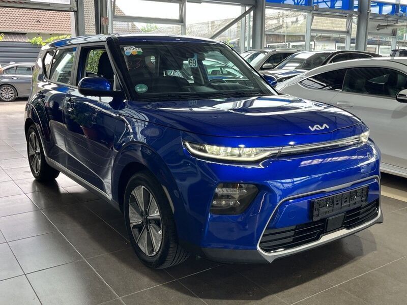 Blau neptune blue Gebraucht 2021 Kia Soul EV Edition 7 SUV | 14.800 € (Fairer Preis) - Bild 1/4
