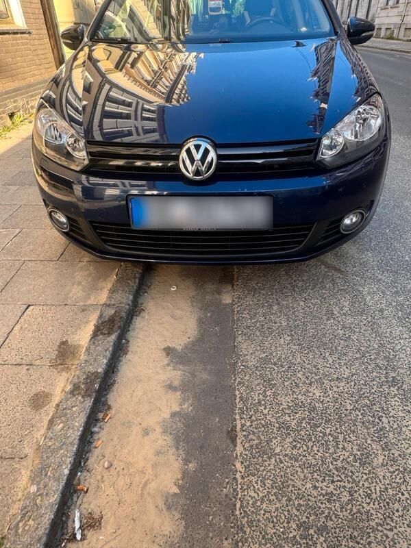 Blau Gebraucht 2012 VW Golf VI Match Kleinwagen | 4.000 € (Guter Preis) - Bild 1/4