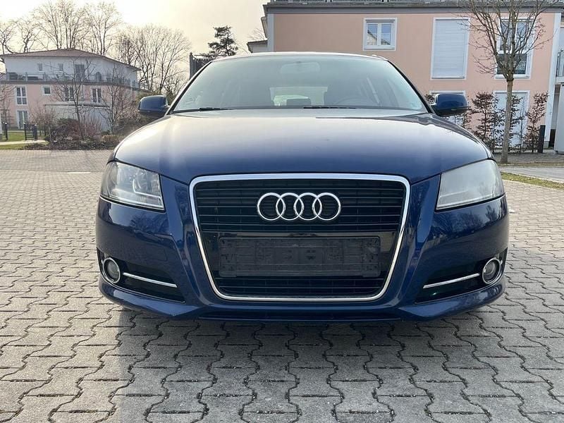 Gebraucht Audi A3 Sport 105 PS (77 kW) 2013 Blau Limousine