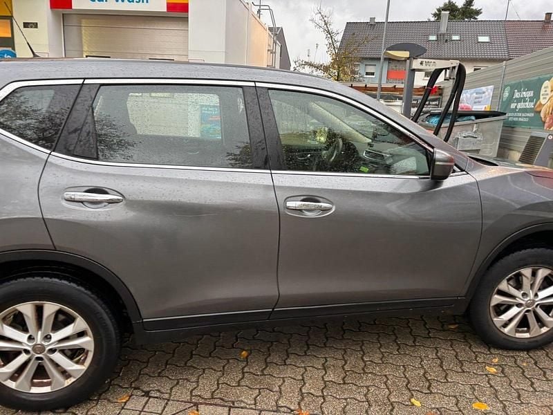 Grau Gebraucht 2016 Nissan X-Trail Visia SUV | 10.000 € (Fairer Preis) - Bild 1/4