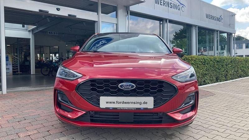 Gebraucht Ford Focus ST-Line X 155 PS (114 kW) 2023 Rot Limousine