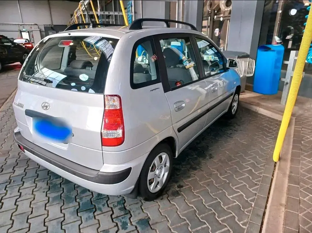 Gebraucht Hyundai Matrix 93 PS (68 kW) 2007 Silber Van / Kleinbus