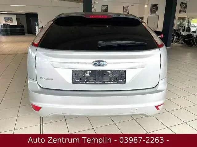 Gebraucht Ford Focus Style 101 PS (74 kW) 2009 Silber Limousine