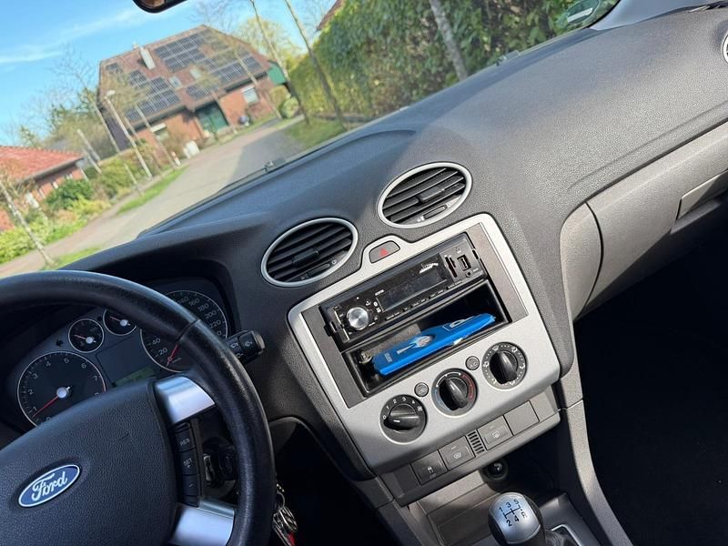 Gebraucht Ford Focus 101 PS (74 kW) 2004 Silber Coupé