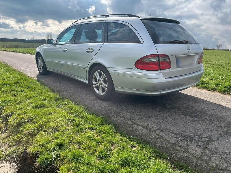Gebraucht Mercedes E220 Avantgarde 170 PS (125 kW) 2008 Silber Kombi