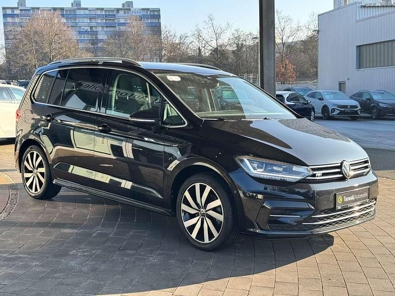 Gebraucht VW Touran R-line 150 PS (110 kW) 2024 Schwarz (deep black perleffekt) Van / Kleinbus