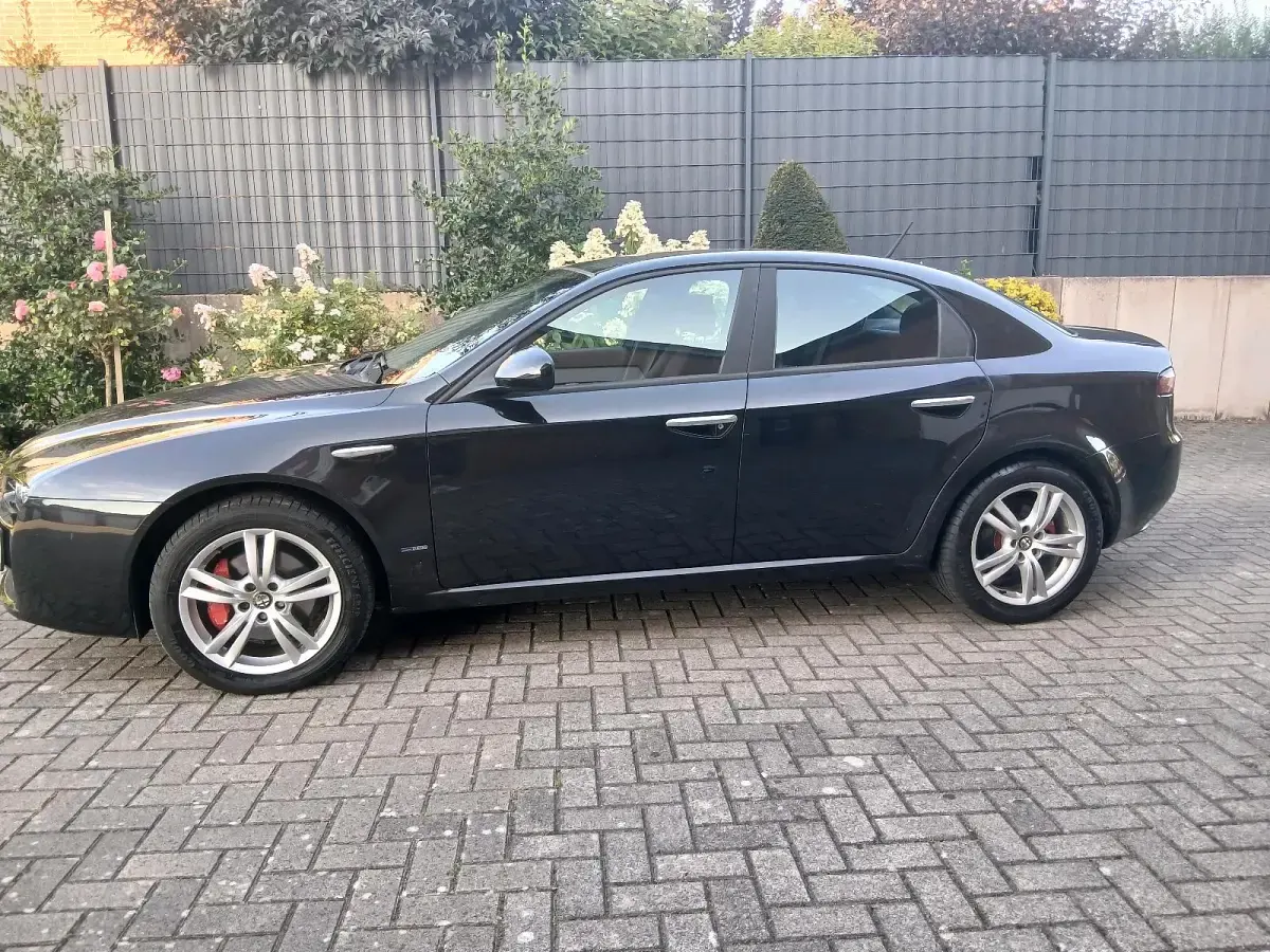 Gebraucht Alfa Romeo 159 140 PS (102 kW) 2010 Schwarz Limousine