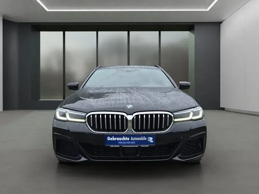 Gebraucht BMW 520 M Sport 184 PS (135 kW) 2023 Schwarz Limousine
