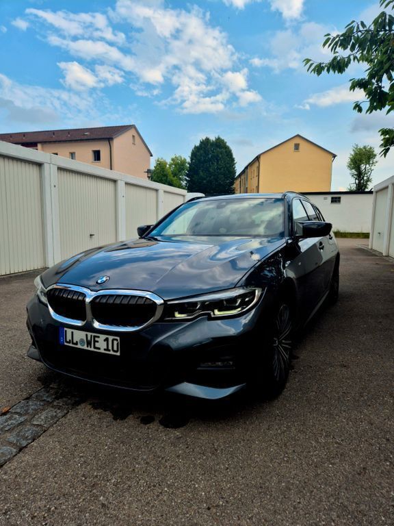 Grau Gebraucht 2020 BMW 320 M Sport Kombi | 34.000 € - Bild 1/4