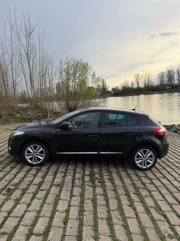 Gebraucht Renault Mégane Luxe 131 PS (96 kW) 2012 Braun Limousine