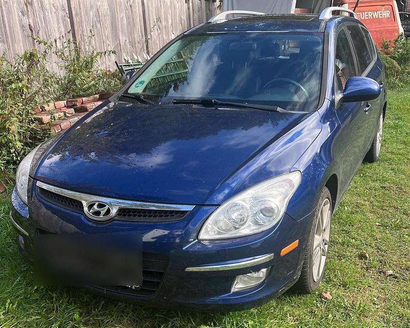 Blau Gebraucht 2011 Hyundai Elantra Kombi | 4.700 € - Bild 1/4
