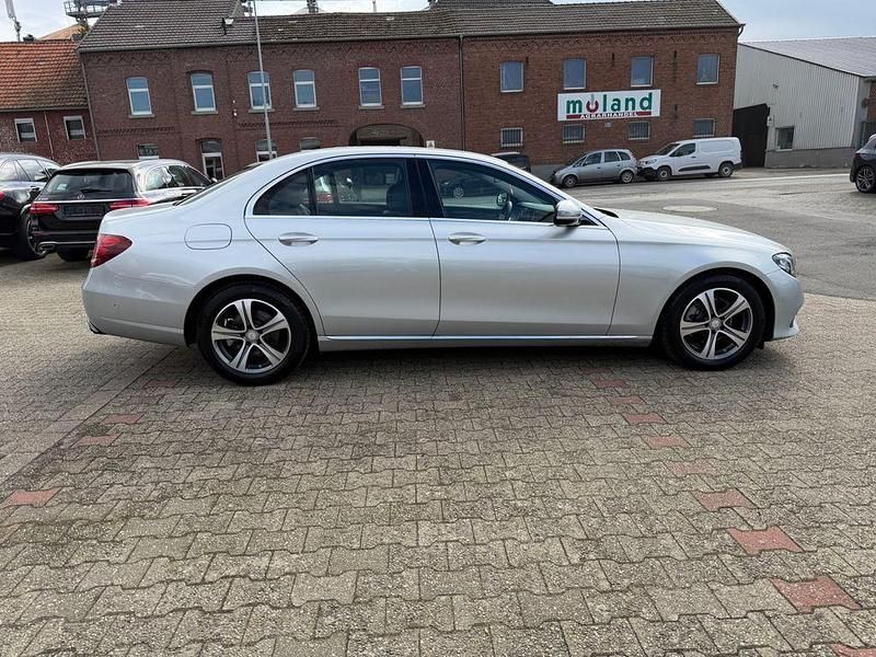 Gebraucht Mercedes E220 Avantgarde 194 PS (142 kW) 2017 Silber Limousine