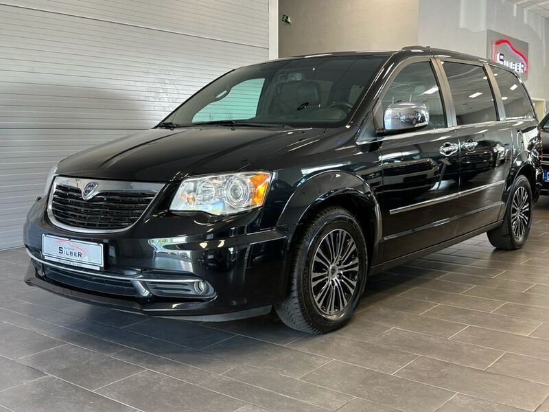 Schwarz Gebraucht 2015 Lancia Voyager S Van / Kleinbus | 17.890 € (Fairer Preis) - Bild 1/4