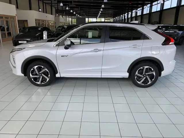 Gebraucht Mitsubishi Eclipse Cross Plus 188 PS (138 kW) 2022 D) (weiss SUV