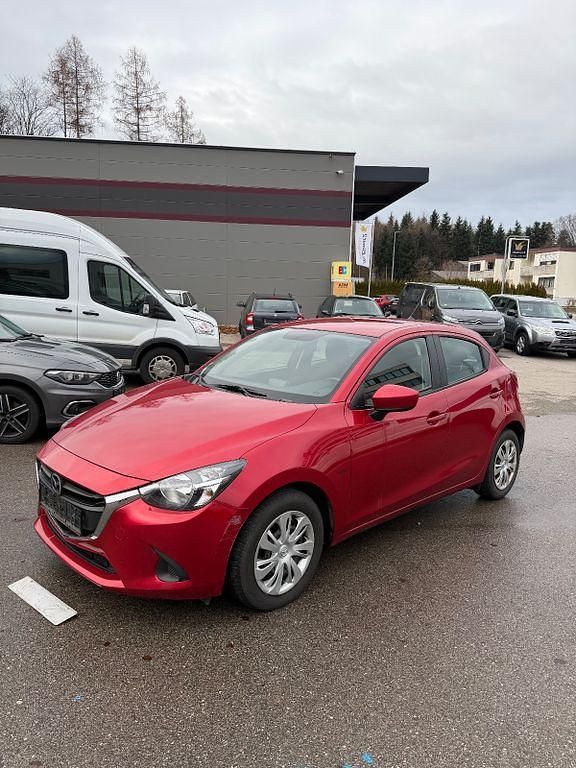 Gebraucht Mazda 2 Center-Line 105 PS (77 kW) 2016 Rot Limousine