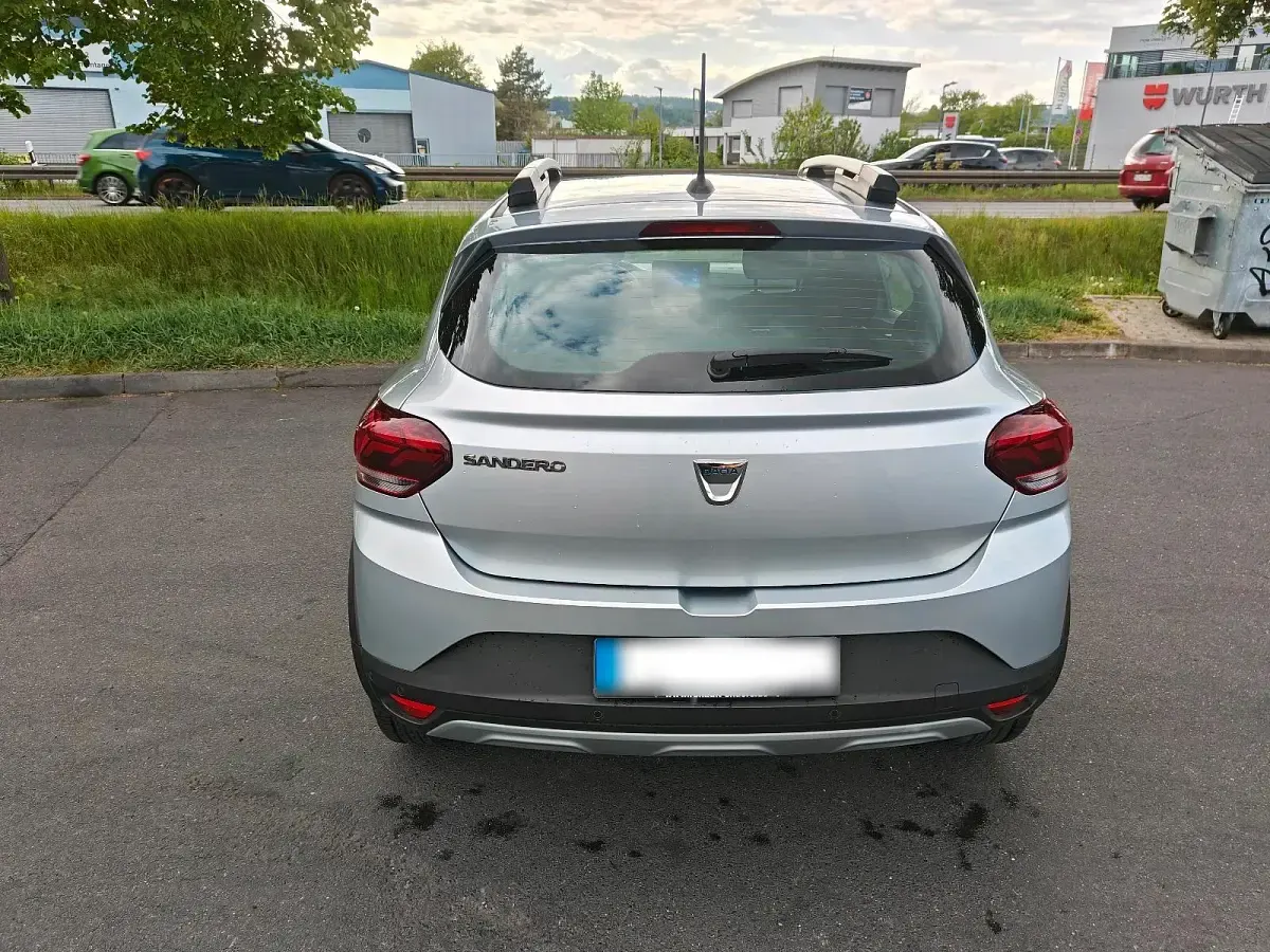 Używany Dacia Sandero Stepway 101 KM (74 kW) 2021 Srebrny Sedan/Limuzyna