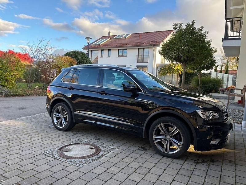 Schwarz Gebraucht 2017 VW Tiguan R-line SUV | 24.900 € (Fairer Preis) - Bild 1/4