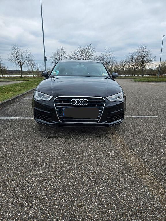 Schwarz Gebraucht 2015 Audi A3 Sportback Attraction Limousine | 15.000 € (Guter Preis) - Bild 1/4