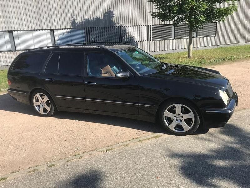 Gebraucht Mercedes E270 Avantgarde 170 PS (125 kW) 2001 Schwarz Limousine