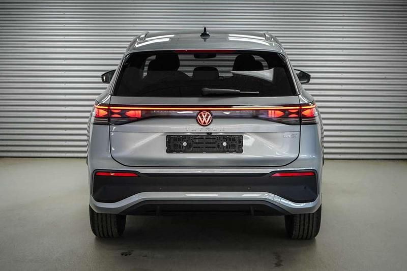 Neu VW Tayron Life 150 PS (110 kW) 2025 Oyster silber SUV