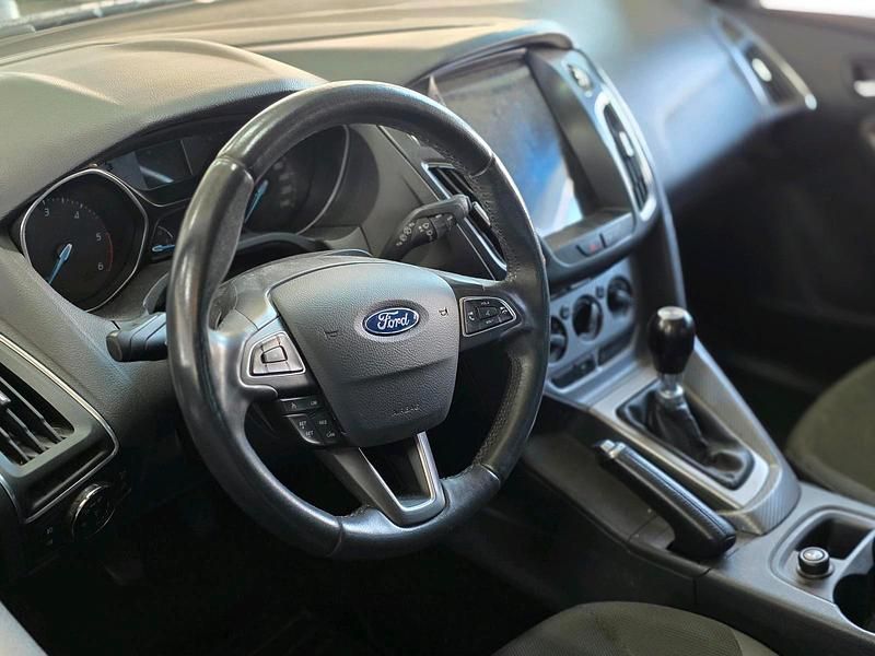Usata Ford Focus 115 CV (84 kW) 2011 Argento Berlina