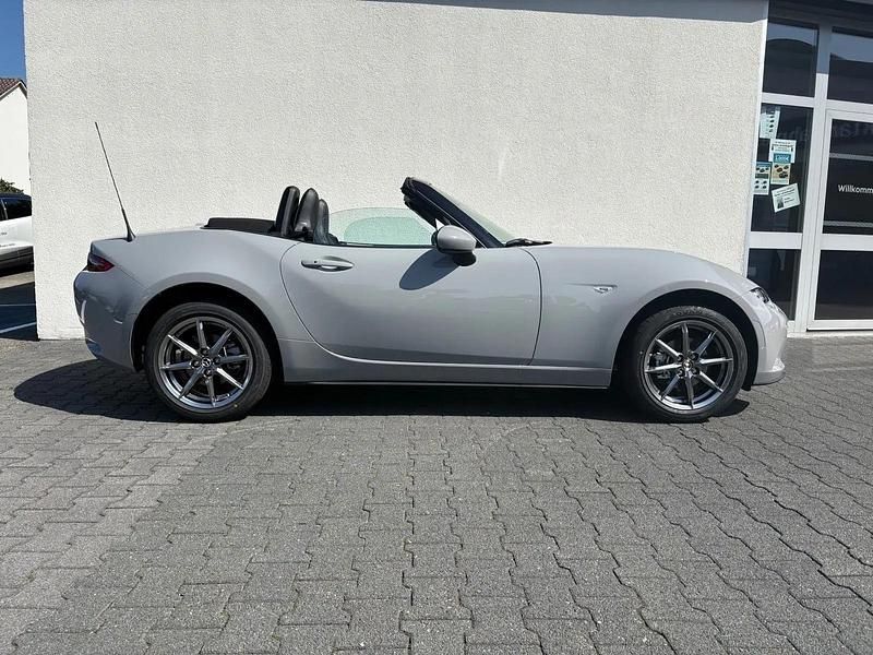 Neu Mazda MX5 Exclusive-Line 96 PS (70 kW) 2025 Grau Cabrio
