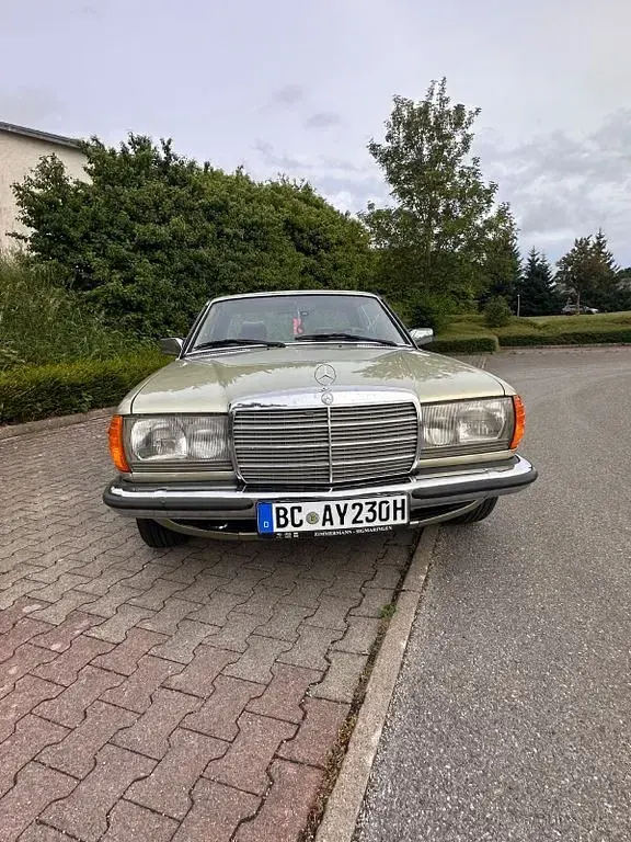 Gebraucht Mercedes 230 136 PS (100 kW) 1981 Andere farben Coupé