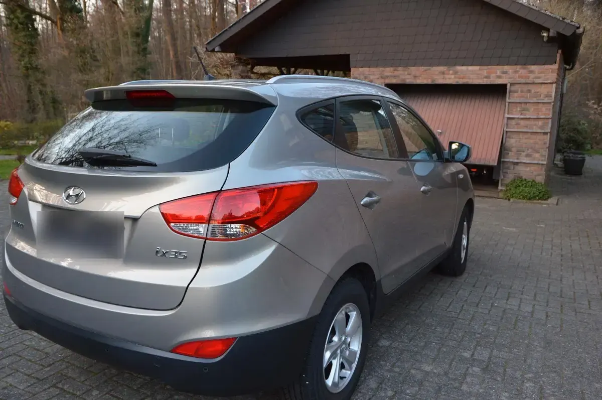 Gebraucht Hyundai ix35 163 PS (119 kW) 2011 Silber SUV