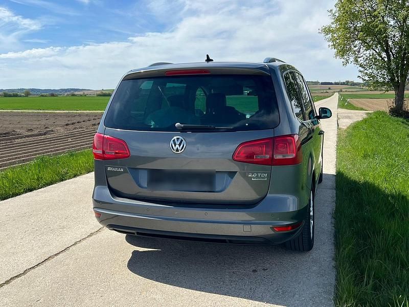 Second-hand VW Sharan 140 CP (102 kW) 2017 Gri Monovolum