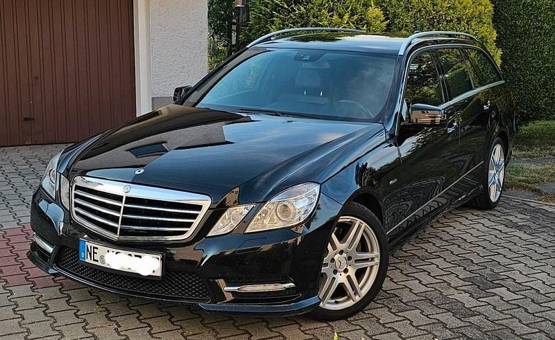 Schwarz Gebraucht 2012 Mercedes E350 Avantgarde Limousine | 11.500 € (Fairer Preis) - Bild 1/4