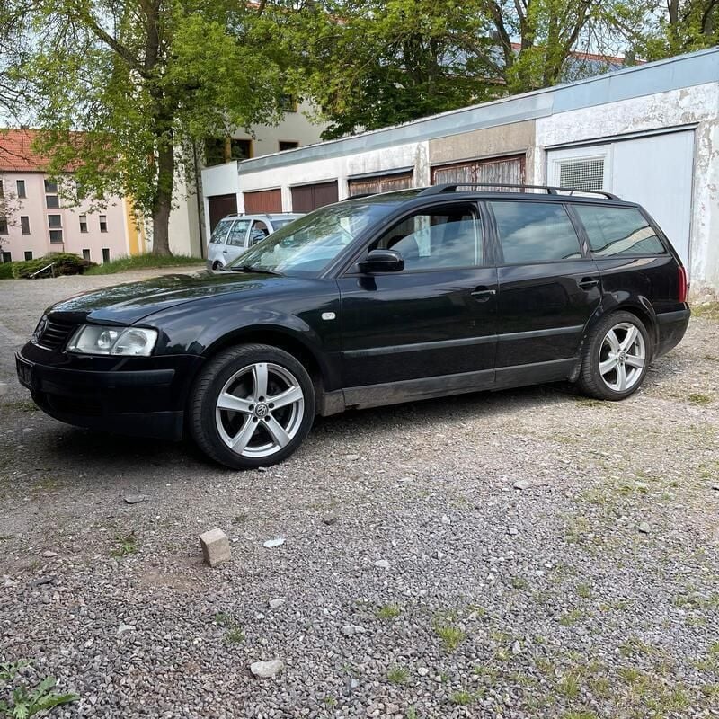 Schwarz Gebraucht 2001 VW Passat Kombi | 1.200 € (Superpreis) - Bild 1/4