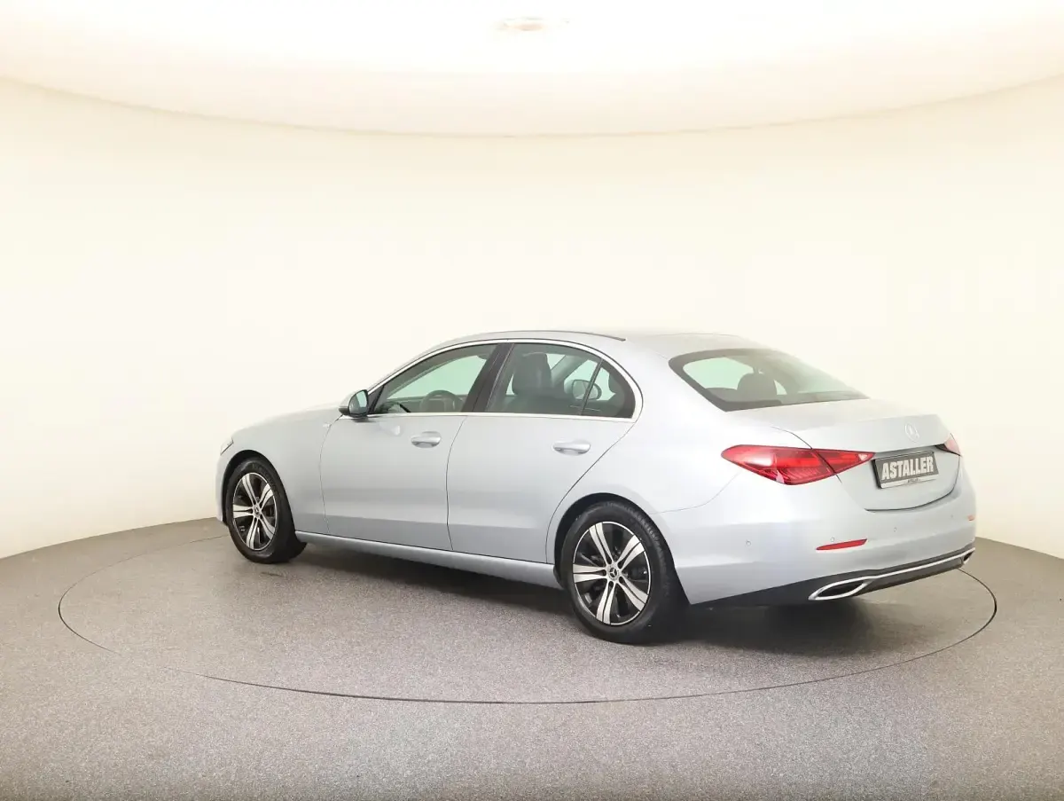Gebraucht Mercedes C180 Avantgarde 170 PS (125 kW) 2022 Metalliclack hightechsilber (metallic) Limousine