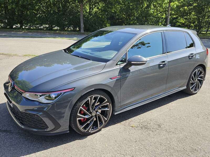 Grau Gebraucht 2022 VW Golf VIII GTI Limousine | 27.900 € (Guter Preis) - Bild 1/4