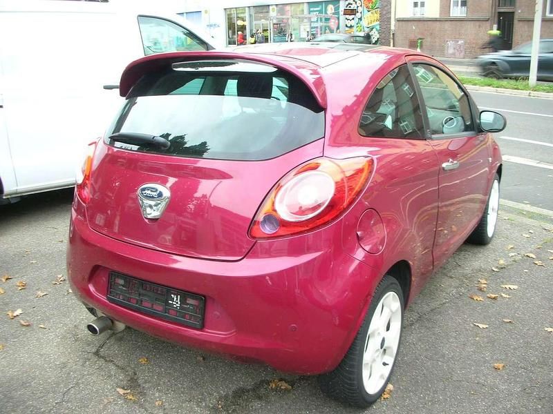 Gebraucht Ford Ka Titanium 69 PS (50 kW) 2010 Funky magenta metallic Kleinwagen
