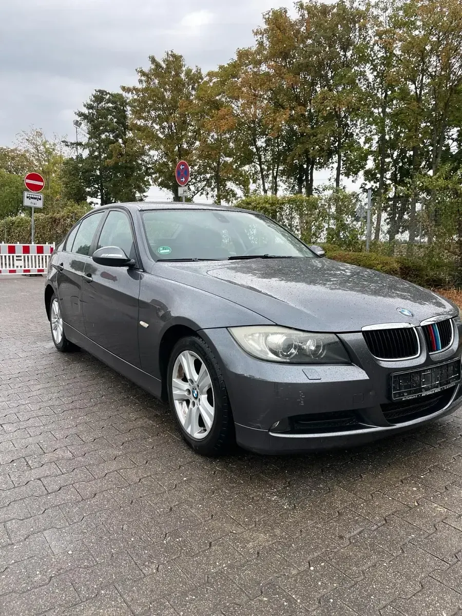 Gebraucht BMW 320 170 PS (125 kW) 2008 Grau Limousine