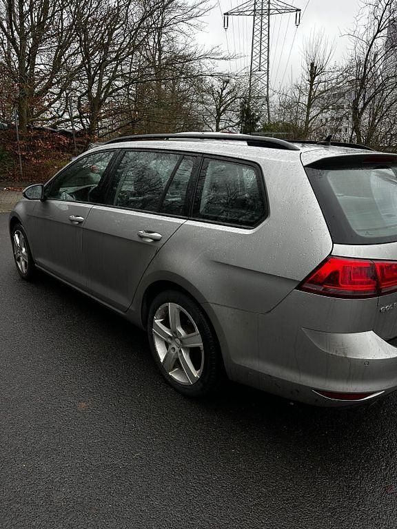 Schwarz Gebraucht 2016 VW Golf VII Comfortline Kombi | 8.000 € (Teuer) - Bild 1/4