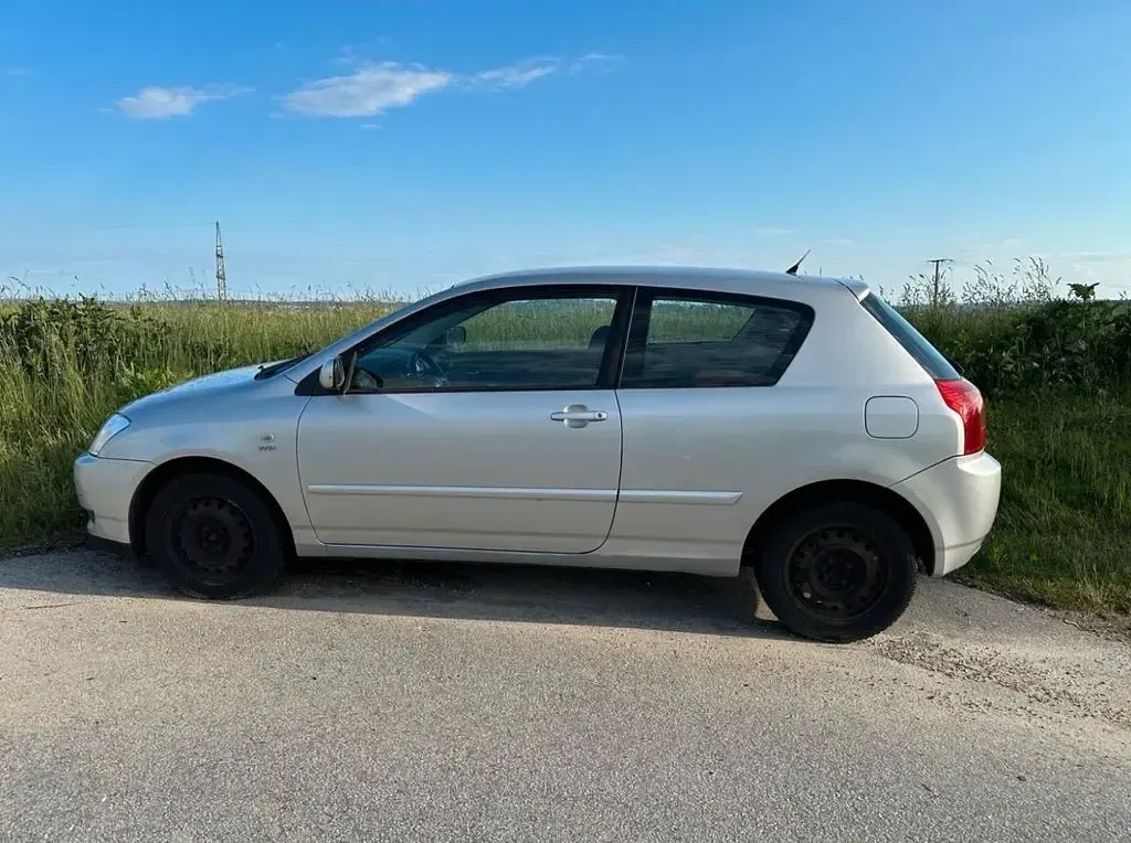 Gebraucht Toyota Corolla 110 PS (80 kW) 2002 Silber Limousine