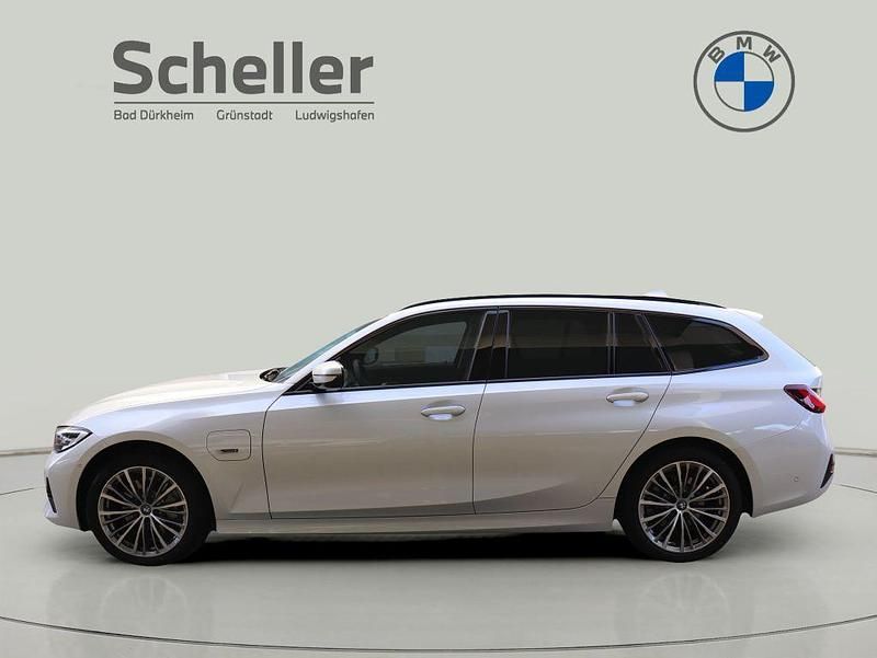 Używany BMW 330e Sport Line 252 KM (185 kW) 2022 Biały Kombi