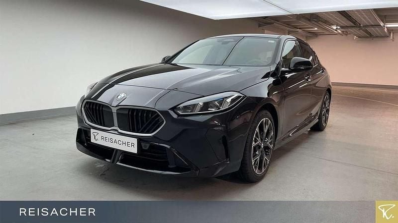 Saphirschwarz Neu 2025 BMW 120 Performance Kleinwagen | 37.790 € (Fairer Preis) - Bild 1/4