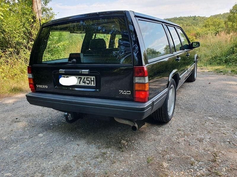 Second-hand Volvo 740 111 CP (81 kW) 1991 Negru Break