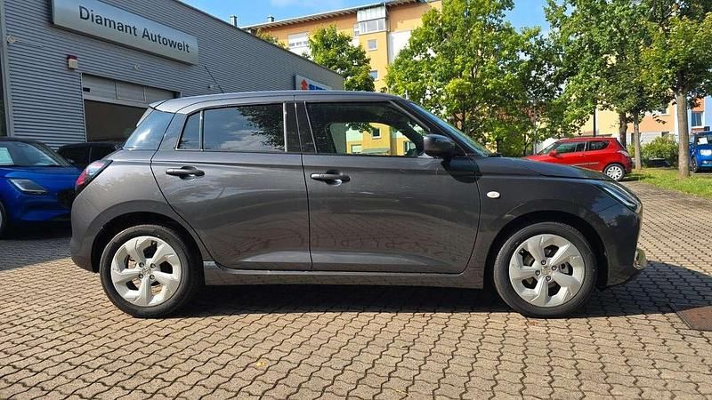 Neu Suzuki Swift Comfort 83 PS (61 kW) 2025 Mineral gray Kleinwagen