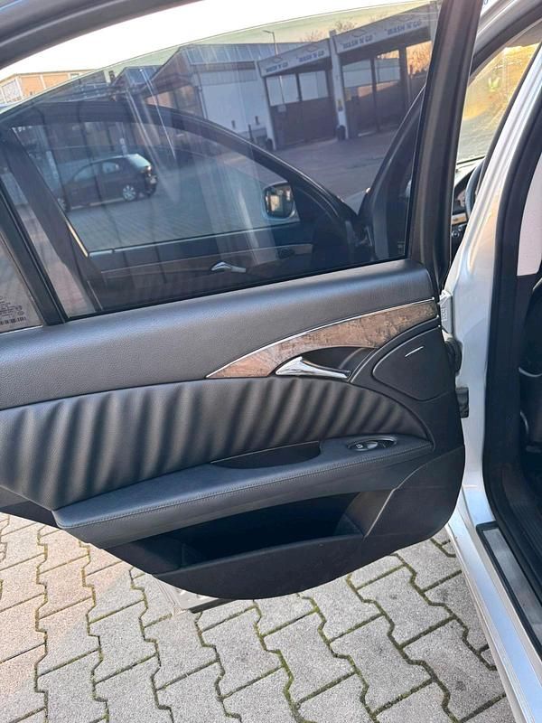 Gebraucht Mercedes E280 190 PS (139 kW) 2006 Silber Limousine