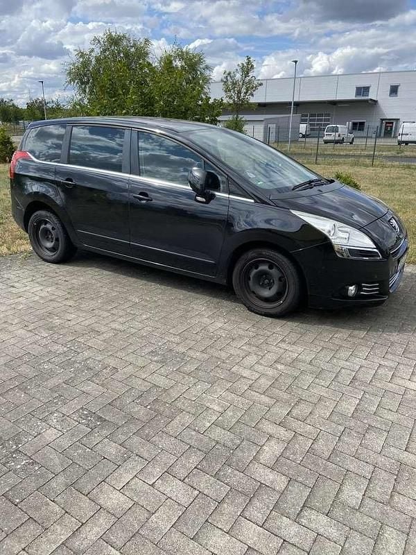 Schwarz Gebraucht 2012 Peugeot 5008 Active Van / Kleinbus | 2.000 € (Fairer Preis) - Bild 1/4