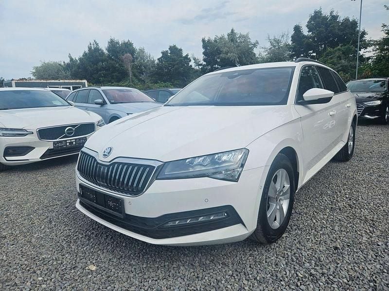 Weiß Gebraucht 2021 Skoda Superb Kombi | 16.900 € (Superpreis) - Bild 1/4